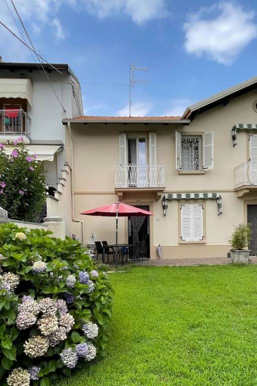 House with yard & terrace — photo 2