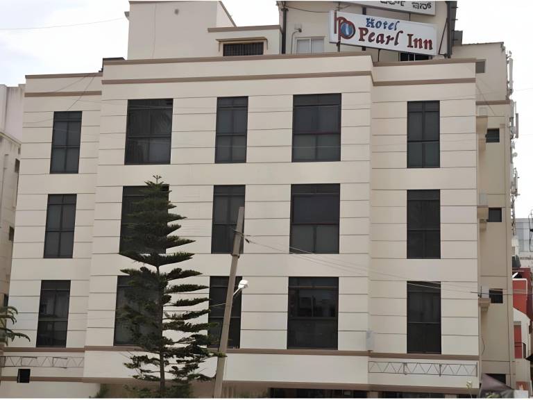 Hotel Pearl Inn