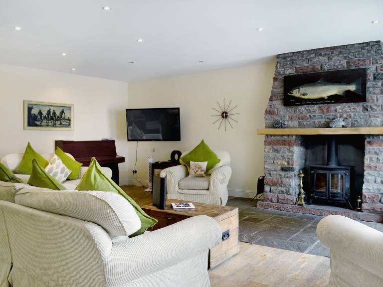 Family-friendly pleasant cottage with sauna, garden & jacuzzi | Pets allowed — photo 2