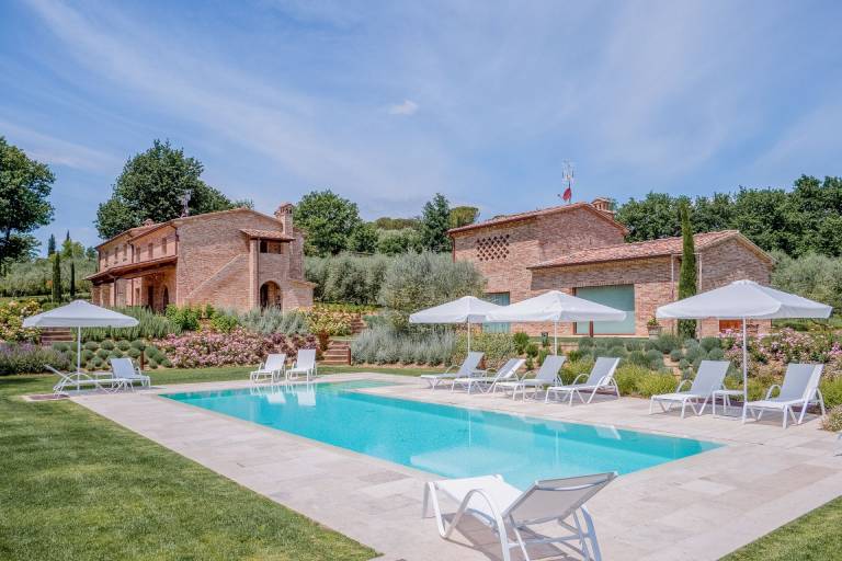 Villa with pool and wellness area in Tuscany