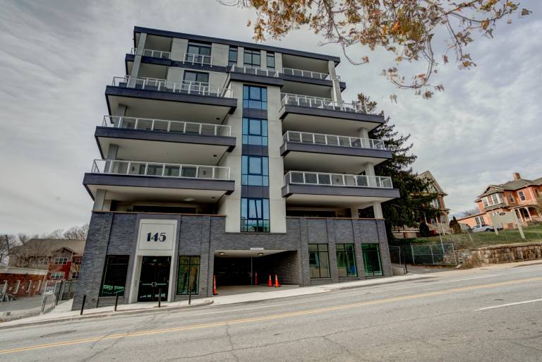 Shelley's Asheville Getaway Luxury Downtown Asheville Condo Walkable Location — photo 2