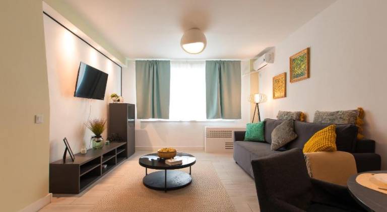 Central Art Boutique - Business Ready & Mid-Term in Bucharest