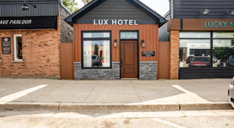 Lux Hotel — photo 4
