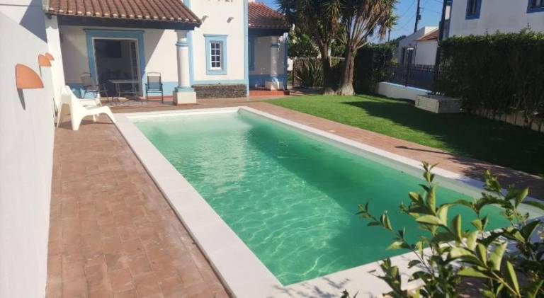 Fully equipped spacious vacation home with grill, garden & patio | Pet-friendly in Beja