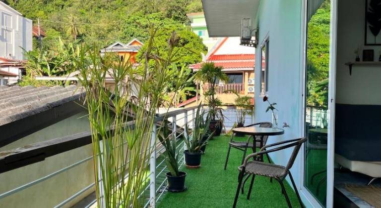 Sea Dreamer Beachfront Apartments — photo 3