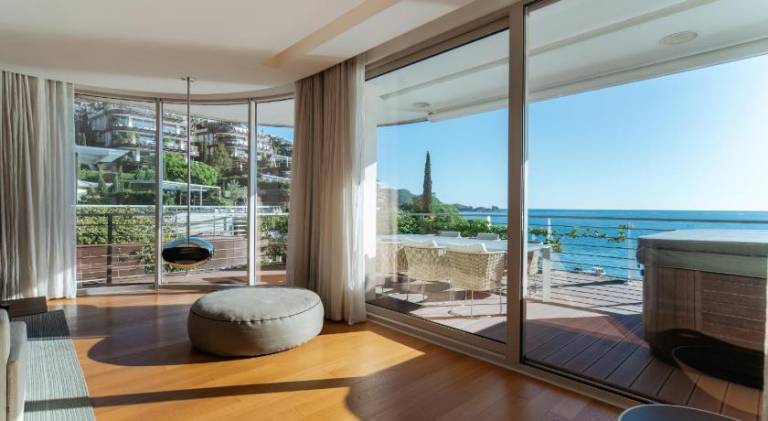 Villa with hot tub & pool — photo 4