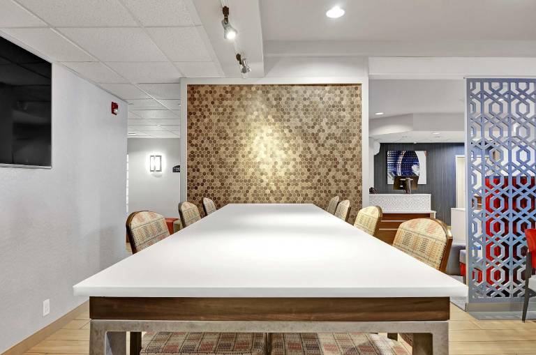 Executive Residency by Best Western Navigator Inn & Suites — photo 3