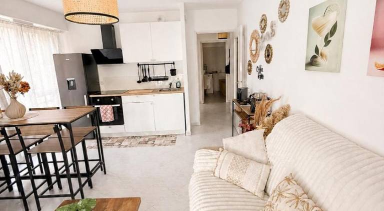 Apartment with patio — photo 3
