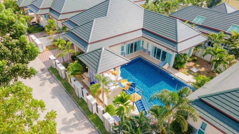 House with pool & barbecue — photo 5