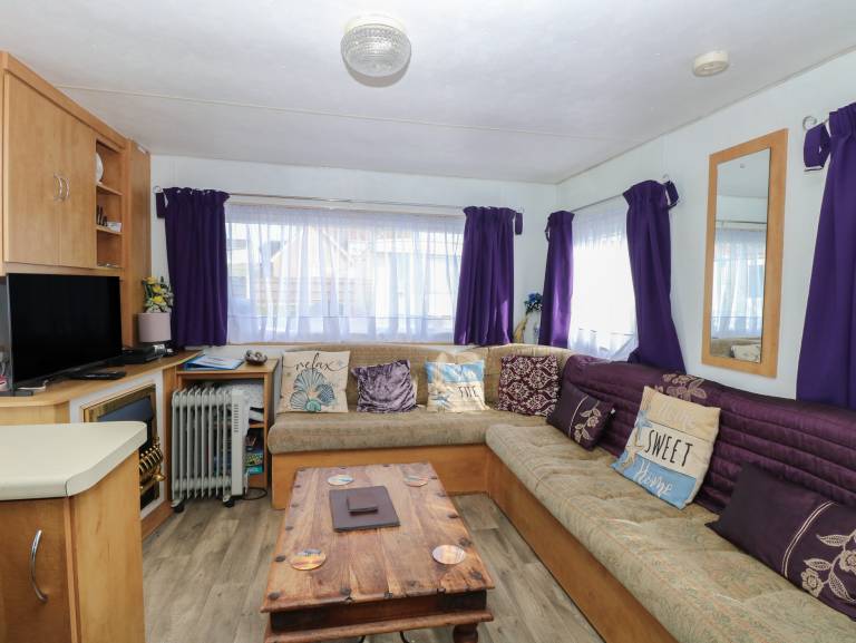 Cottage with yard | Beach view | Beach nearby | Pets are welcome — photo 3