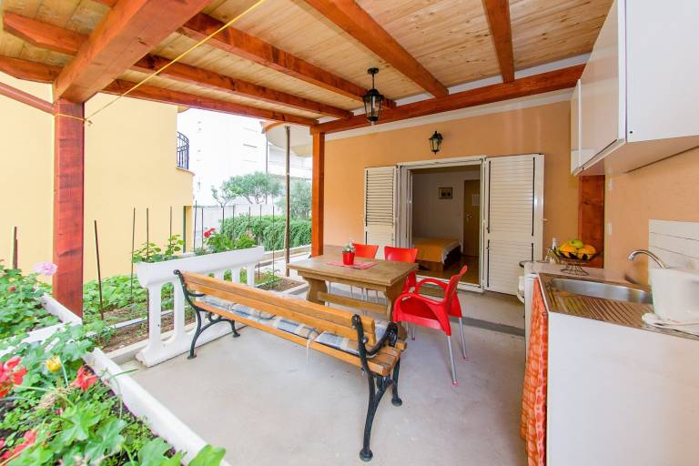 Apartments Anita Triple room with terrace