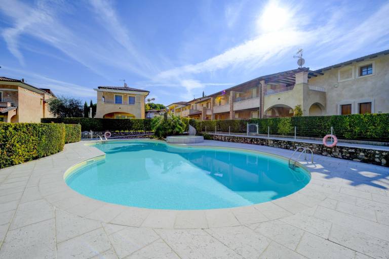 Apartment with pool — photo 2