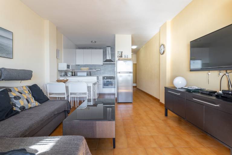 Fully equipped apartment with pool, fast internet & patio | Beach view | Next to the beach | Dogs allowed — photo 5