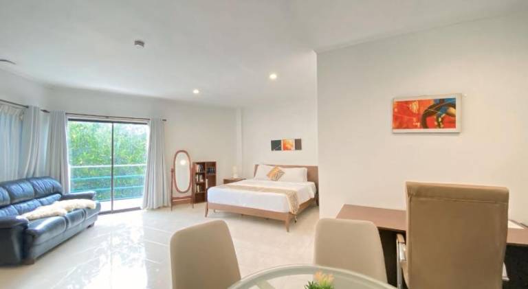 Apartment with patio, pool & BBQ — photo 2