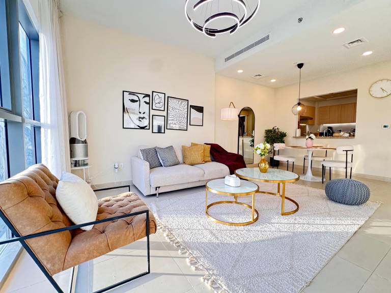 Fully equipped house with garden, pool & jacuzzi | Next to The Dubai Fountain | Suitable for remote work | Pets are welcome in Dubai