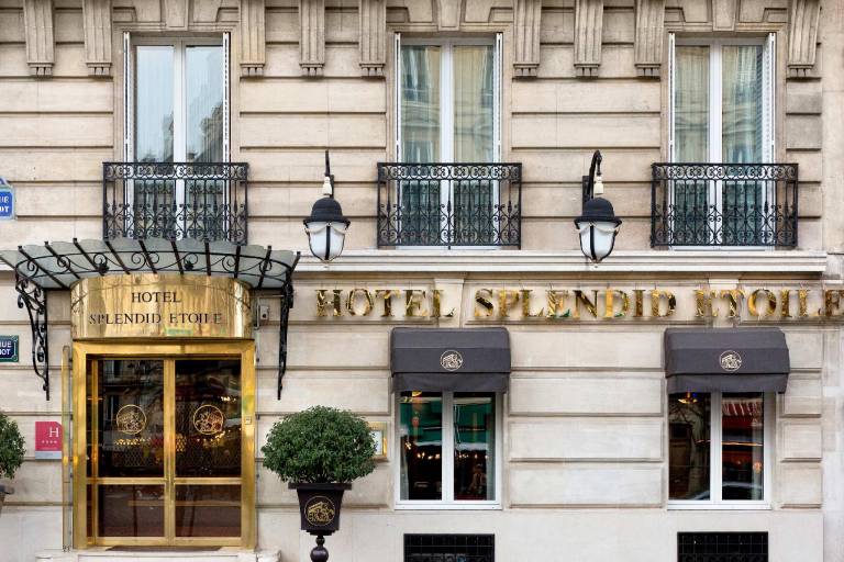 Splendid Etoile Hotel in Courbevoie