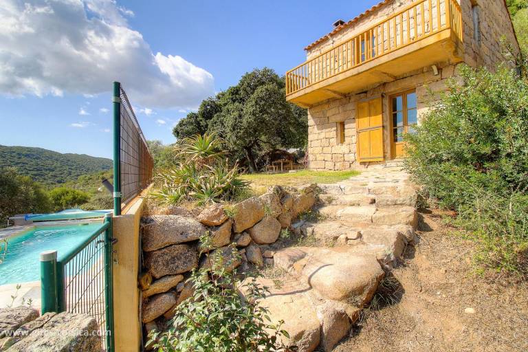 Gite with yard, patio & heated pool | Mountain view — photo 2
