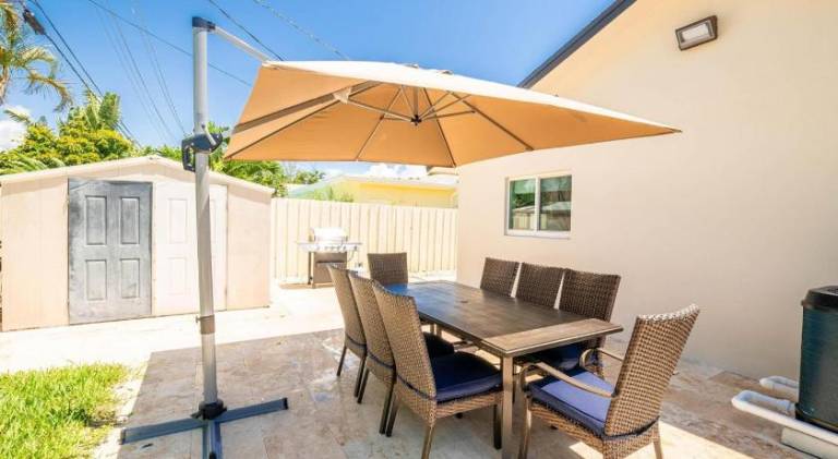 House with pool — photo 4