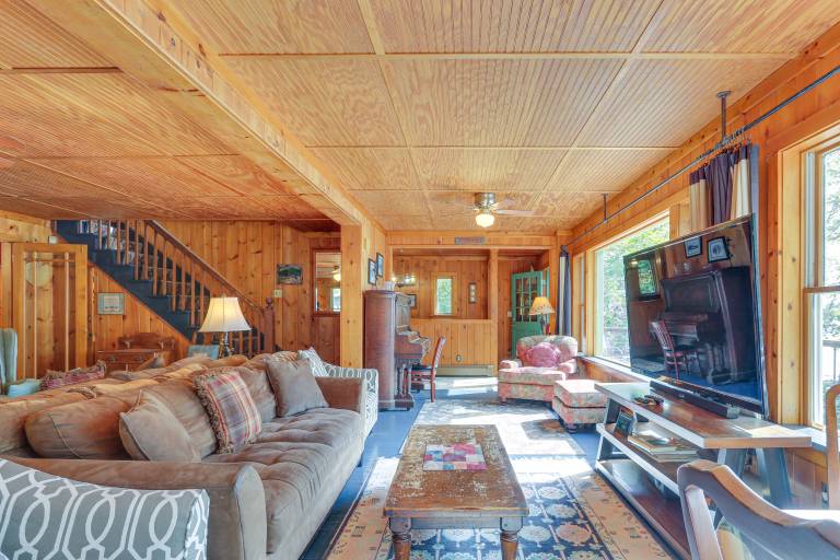 Huge Waterfront Home w/ Dock on Lake Wallenpaupack — photo 5