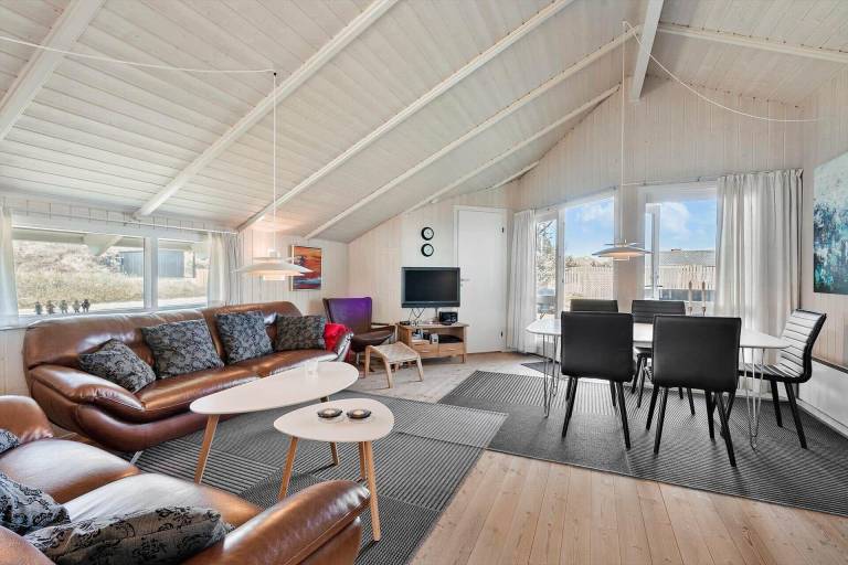 House with terrace, sauna & hot tub — photo 2