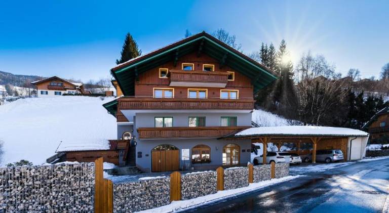 Spacious holiday apartment with BBQ & garden | Close to the ski | Pet-friendly in Schladming