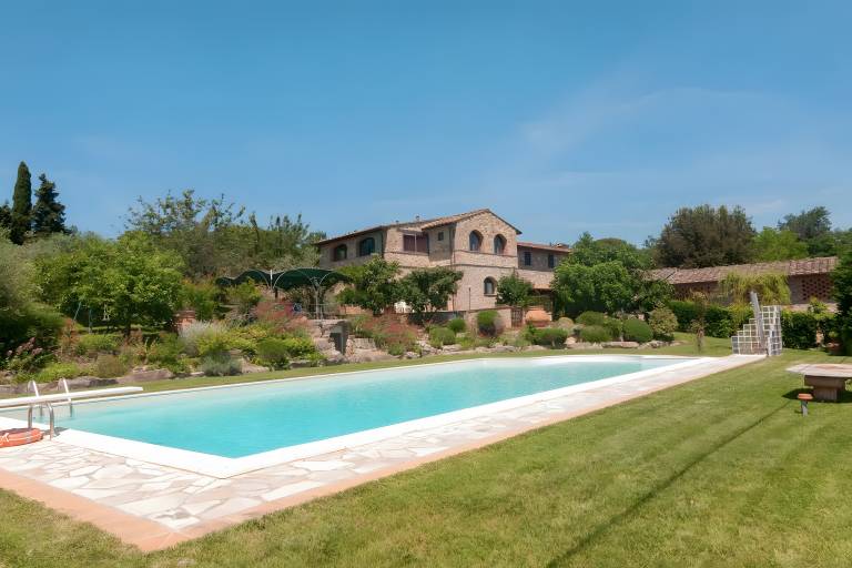 Podere Papèra – 'Gallo Flat' Apartment with Mountain Views, Wi-Fi and Air Conditioning in Cascia