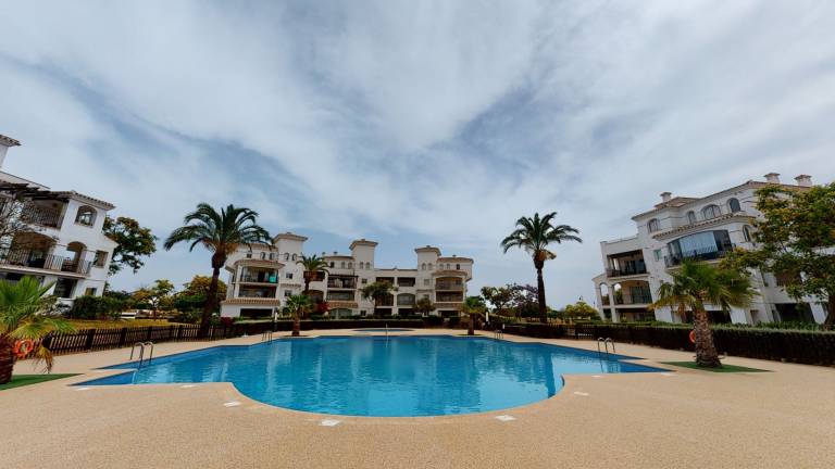 Holiday apartment with barbecue, patio & pool — photo 4