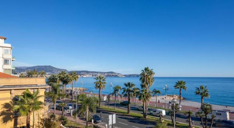 FAMILY APARTMENT SEA VIEW in Thiers