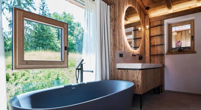 Lovely chalet with BBQ, patio & sauna | Pet-friendly — photo 3