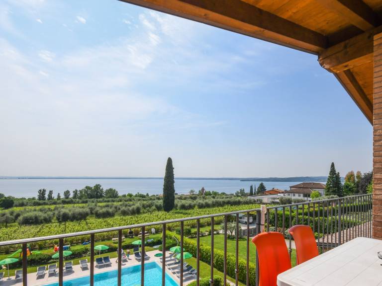 Nice holiday apartment with pool | Pets are welcome in Sirmione