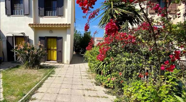 Holiday apartment with yard — photo 5