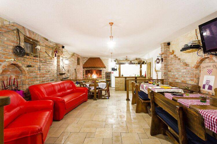 Fully equipped big vacation home with terrace, barbecue & yard | Pet-friendly — photo 3
