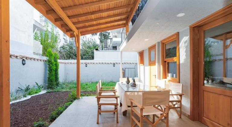 Apartment with yard & patio | Next to Hadrian's Gate | Pets allowed — photo 3