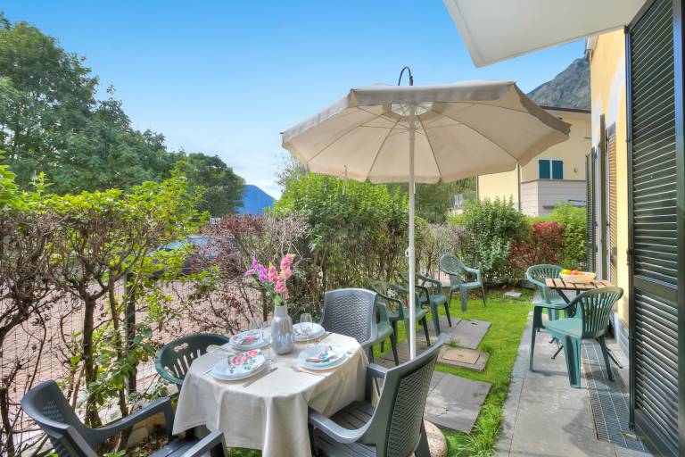 Apartment with terrace & garden | Mountain view in Porlezza