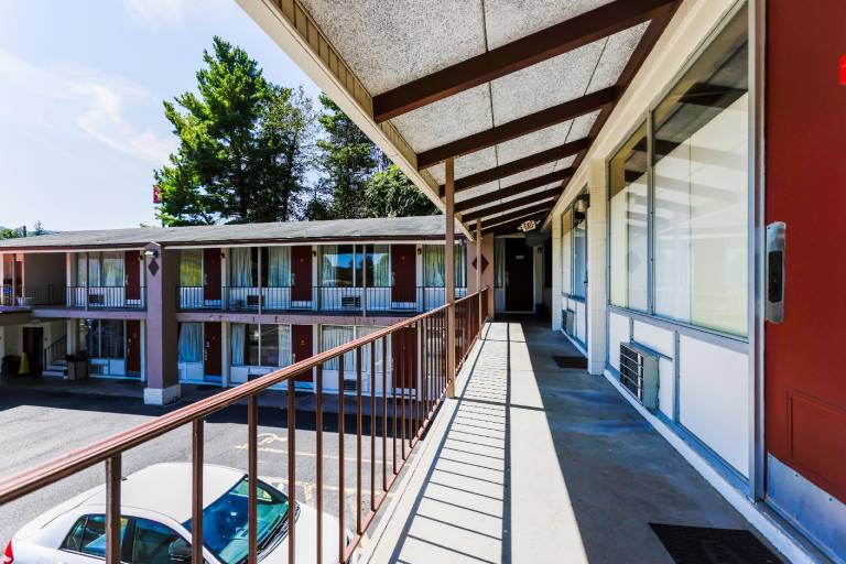 Edyn Hotel By Townhouse Wytheville US 52 — photo 2