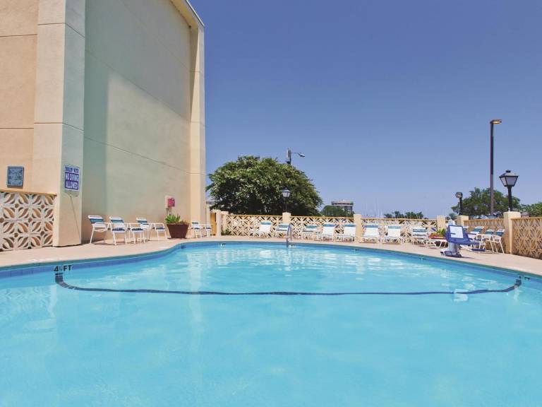 La Quinta Inn & Suites by Wyndham Charleston Riverview in Charleston, SC