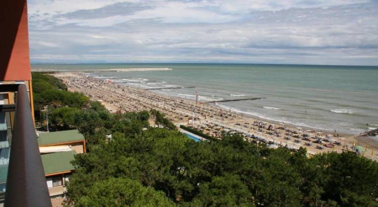 Wonderful serviced apartment with patio & pool | Beach nearby | Dogs allowed — photo 5