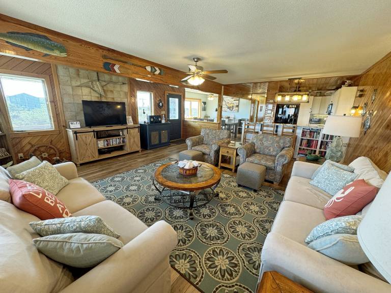 SN9615- Oceanfront Beauty! With 4 Bedrooms, Direct Beach Access, Wifi! — photo 3