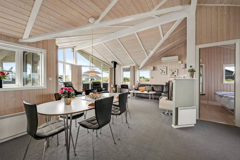 Family-oriented wonderful house with sauna, patio & jacuzzi | Beach nearby | Pets are welcome — photo 4