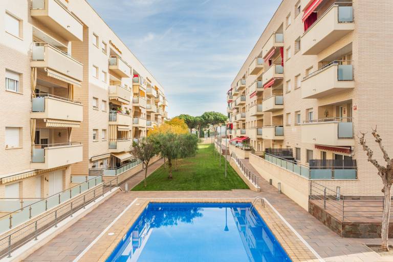 Fully equipped holiday apartment with garden, fast internet & patio | Garden view | Next to the beach | Pets allowed in Lloret de Mar