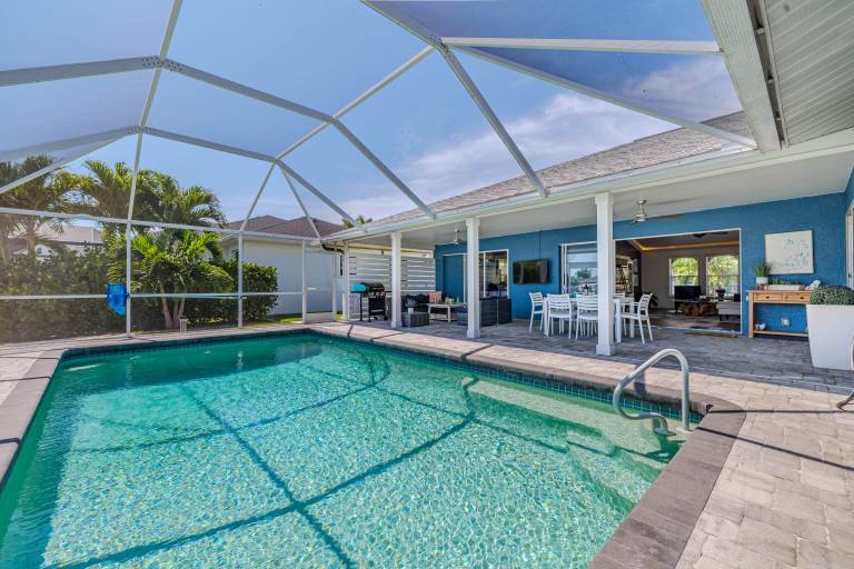 Sleeps 6 - 3BR - 2BA - pool - Sun deck - Coastal — photo 2