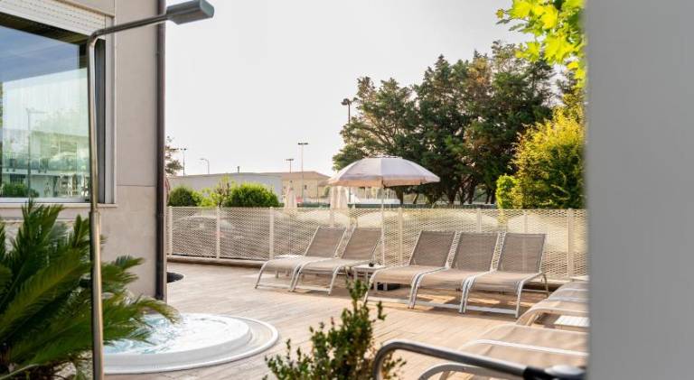 Holiday apartment with yard, jacuzzi & terrace | Next to the beach | Dogs allowed — photo 3