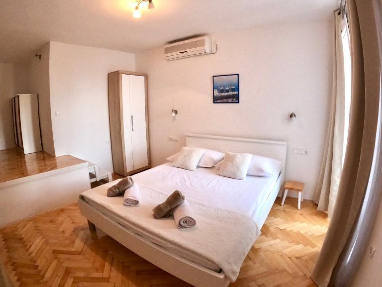 Holiday apartment with barbecue in Omis