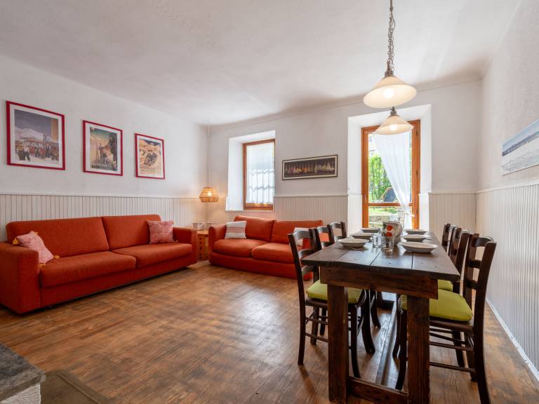 Beautiful vacation home with patio & yard | Next to the ski | Pets are welcome — photo 4