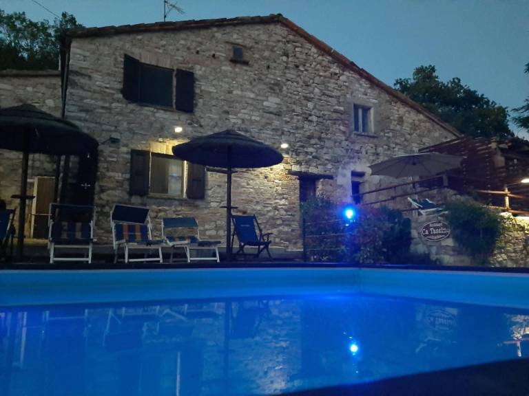 Fully equipped pleasant house with garden, private pool & grill | Mountain view | Dogs allowed in Urbino