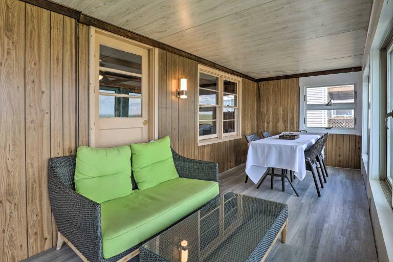 Charming Oceanfront Home on Salisbury Beach — photo 5