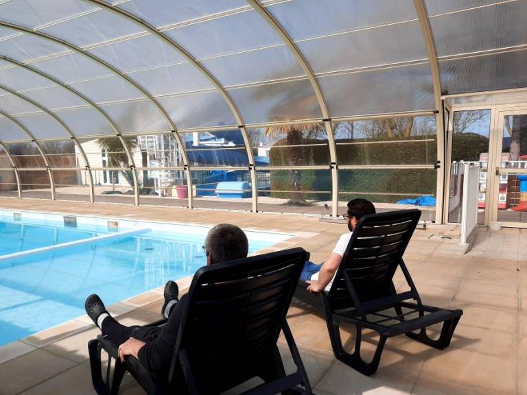 Mobile home with heated pool & terrace | Pets allowed — photo 3