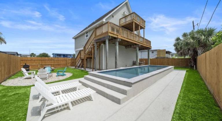 Stunning beach house with huge game room, close to beach — photo 4