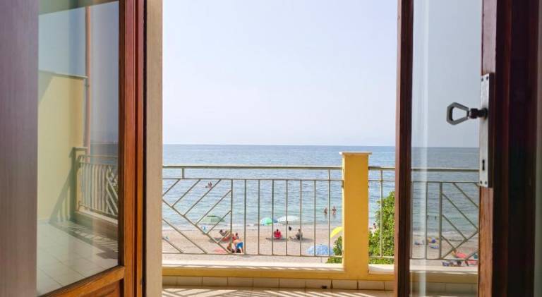 Villa with 4 rooms for 8 persons — photo 4