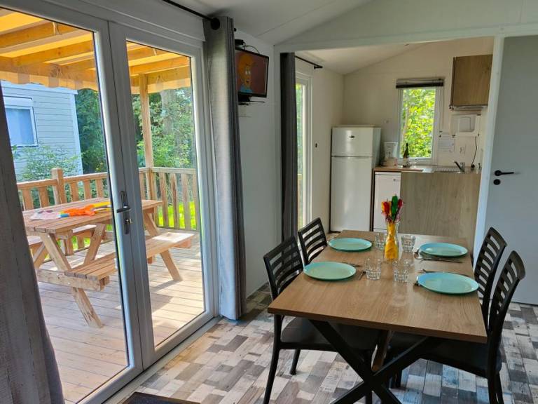 Family-oriented wonderful mobile home with patio & heated pool | Pet-friendly — photo 5